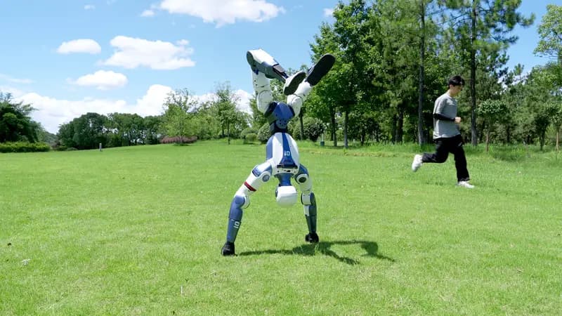 Unitree R1 handstand