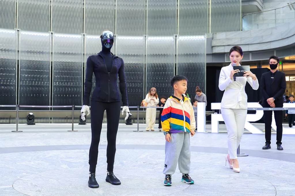 Xpeng Iron Hits the Catwalk: Humanoid Prototype Makes Surprise Debut in Shenzhen
