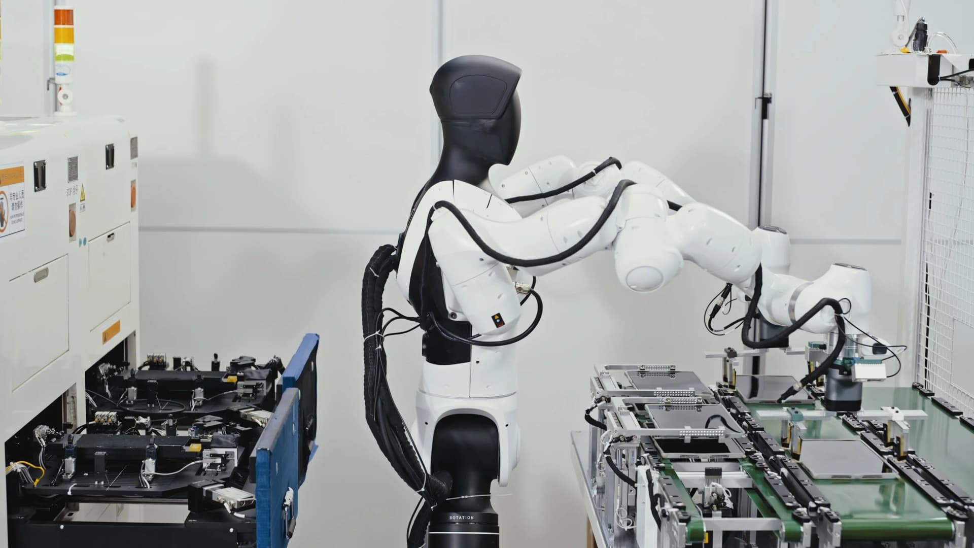 AgiBot Claims Factory Breakthrough: Robots 'Learn' New Tasks in Minutes Using Real-World RL