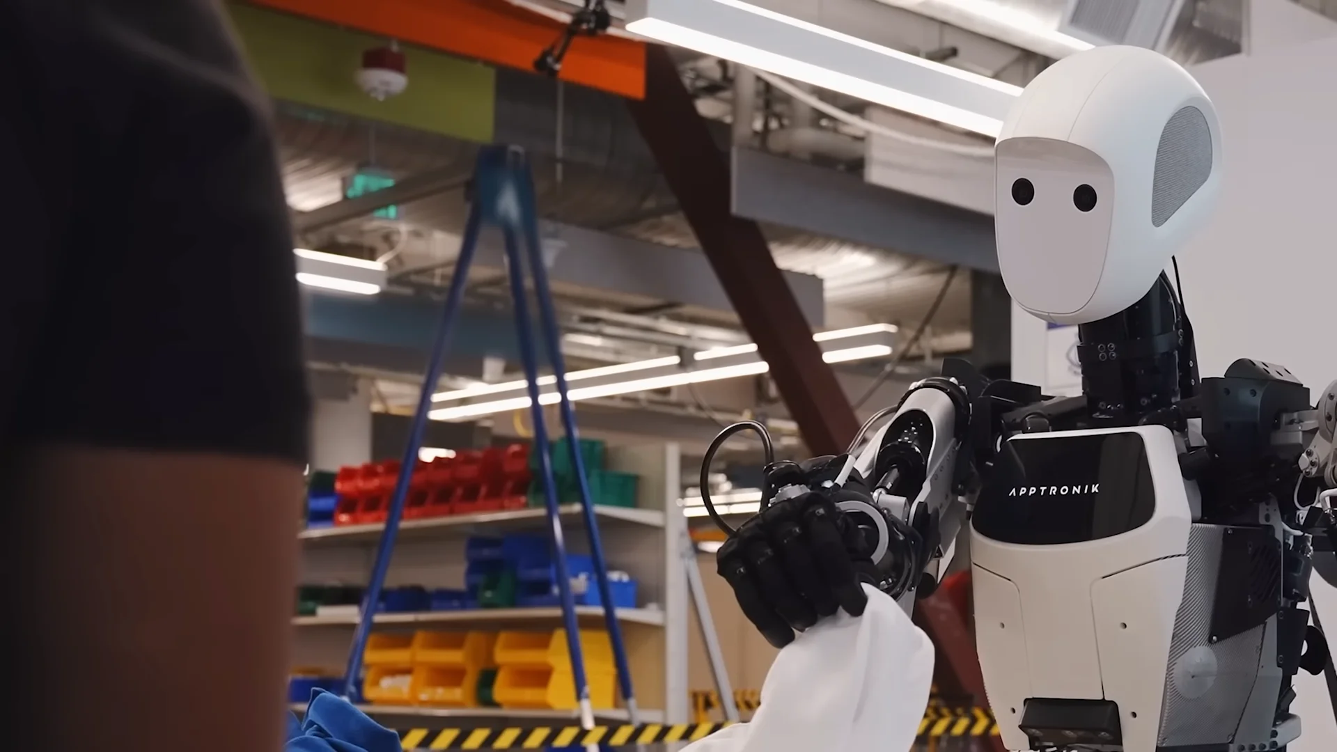 Google DeepMind Robotics Director: We Need "One More Big Breakthrough" to Solve General Purpose Robots