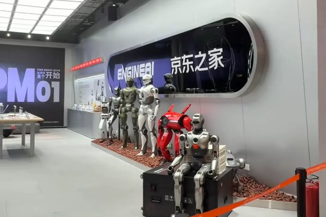 EngineAI Deploys Humanoid "Cyber Staff" in New Shenzhen Retail Store