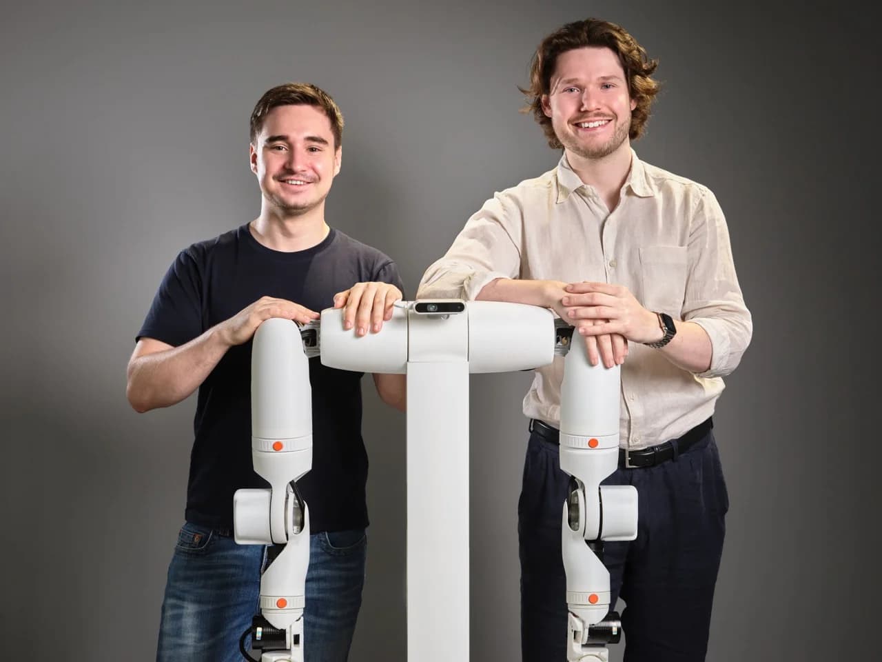 O-ID founders CEO Stian Jakobsen and CTO Simon Gormuzov standing together with their humanoid robot prototype