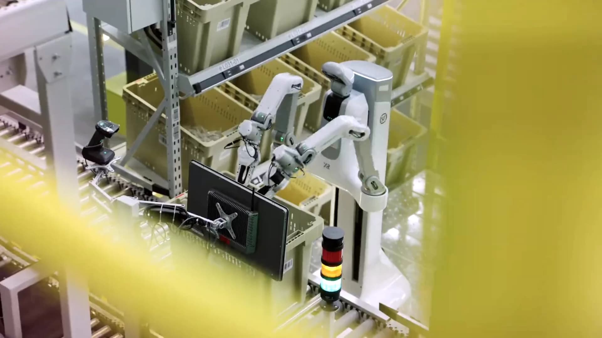 X Square’s Robot Starts Work at Lululemon’s Wuhan Warehouse