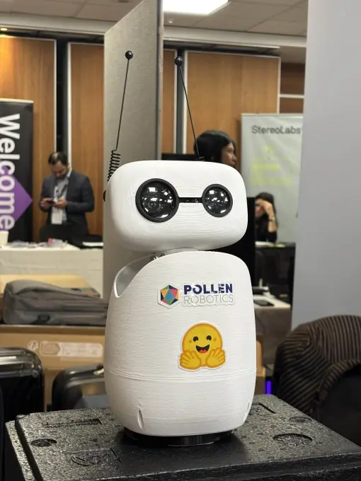 Hugging Face Introduces Open-Source Humanoid HOPEJr and Desktop Robot Reachy Mini